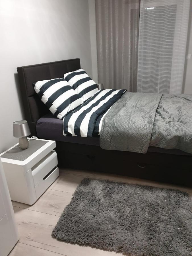 Apartament Skarbowa 1& Parking 레스노 외부 사진