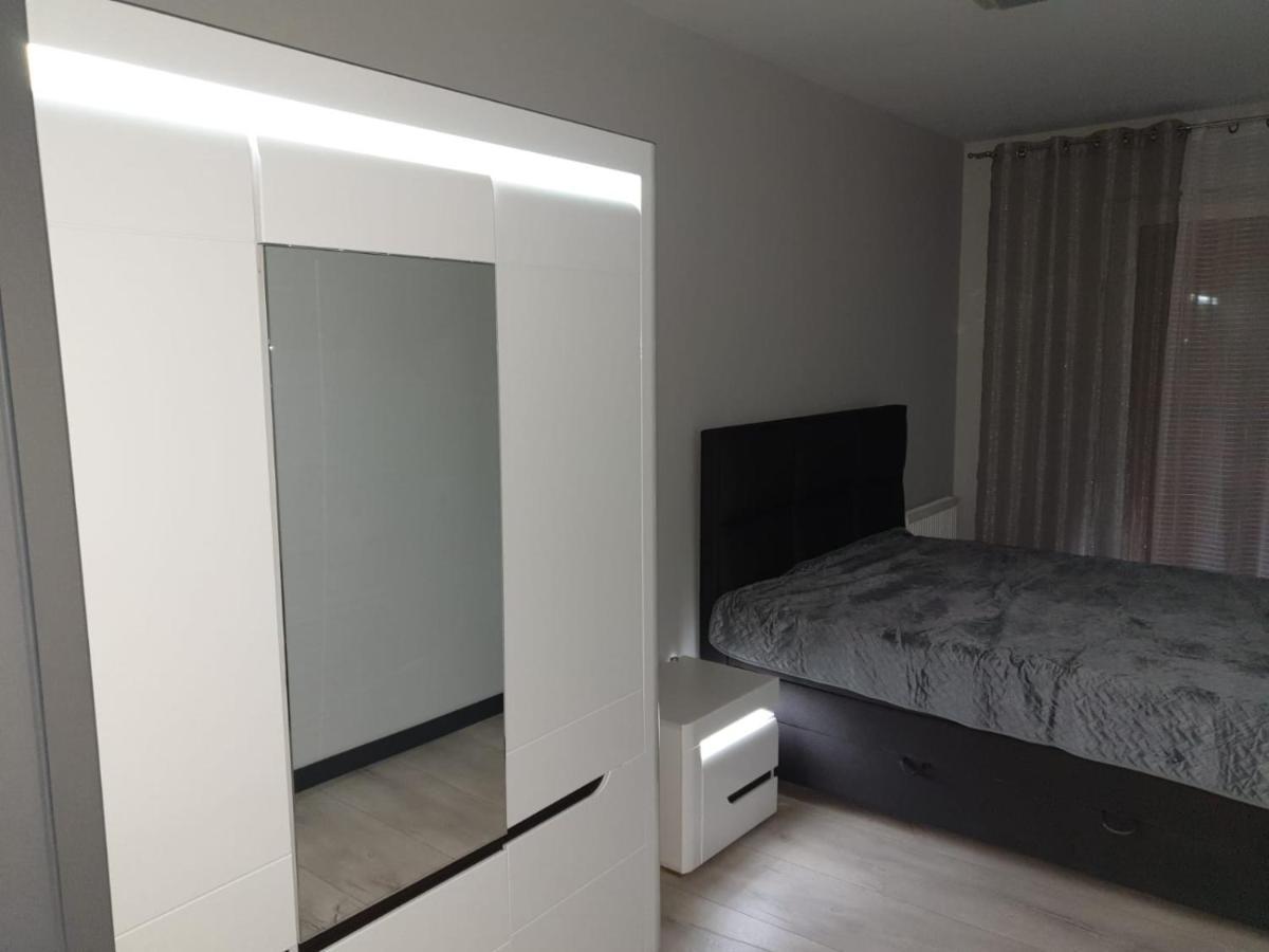 Apartament Skarbowa 1& Parking 레스노 외부 사진